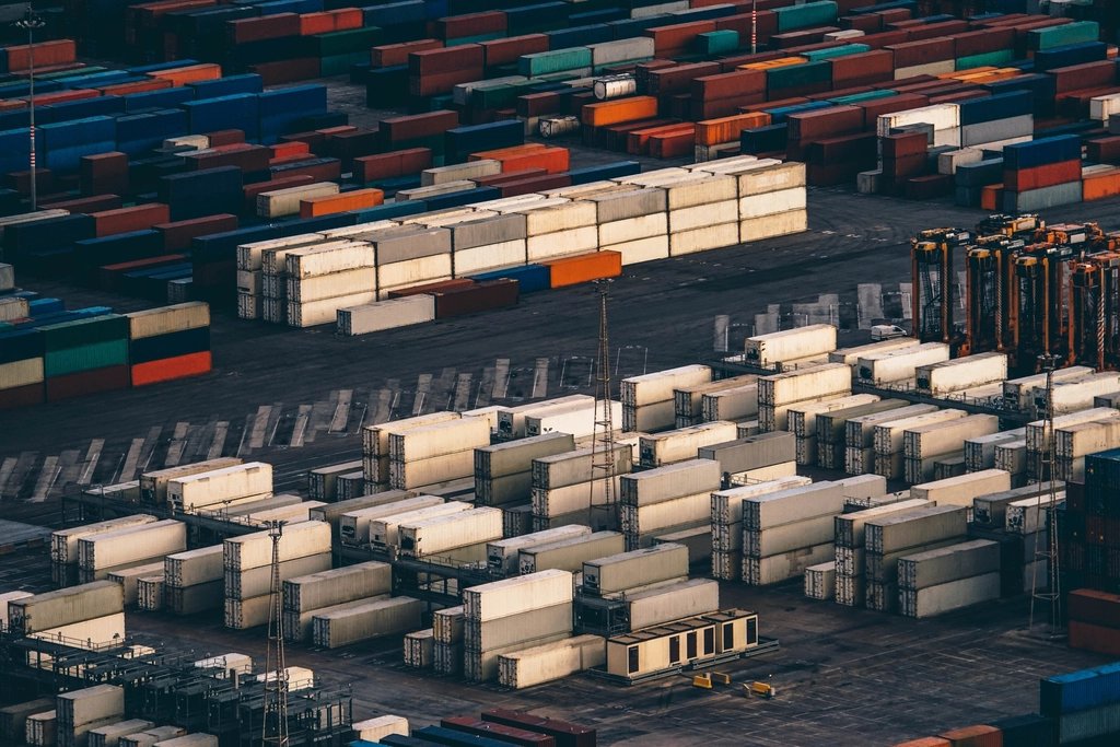 Checklist comparing what data transfers and what breaks during a BigCommerce to Shopify migration, with cost ranges by store size